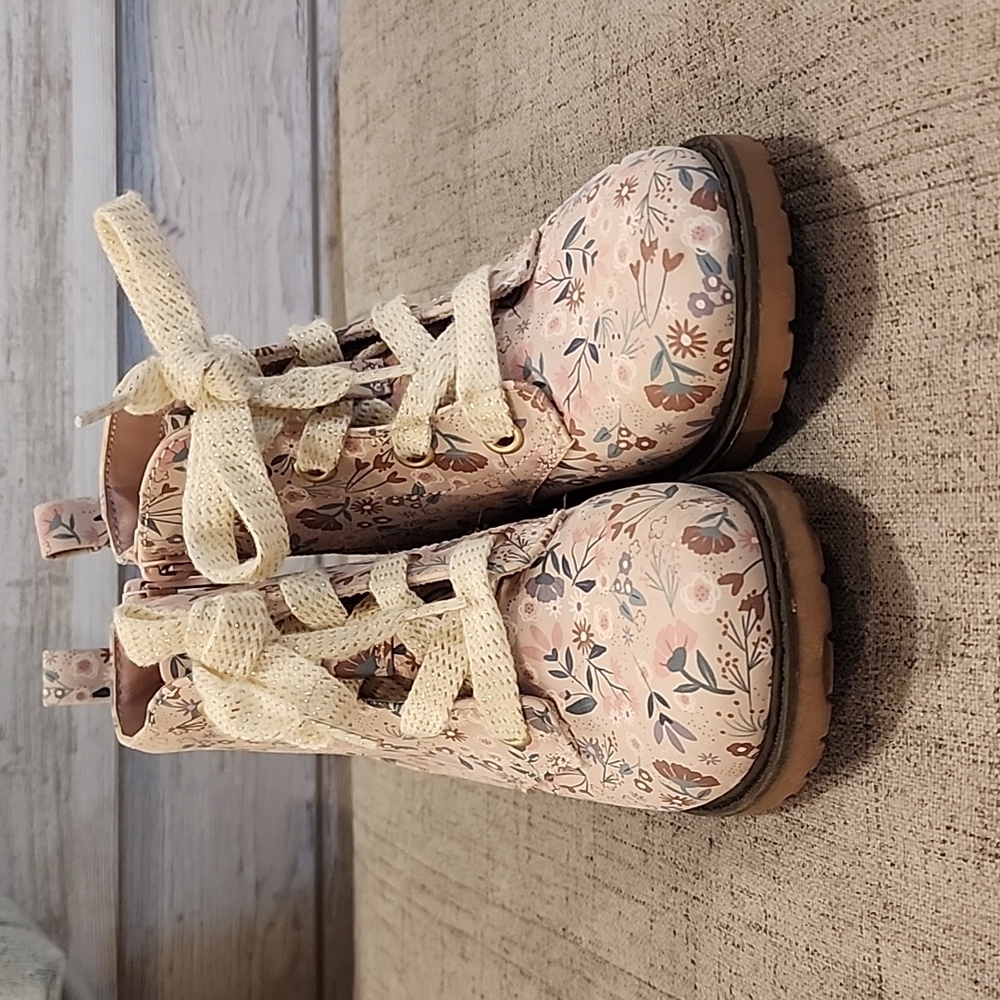 Kids boots sz 11